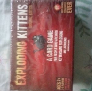 Exploding kittens card game